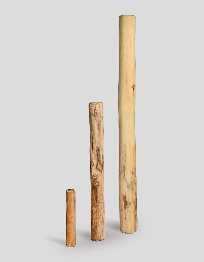 Ronde houten palen, extra recht, geschild, gladgemaakt en geschuurd, gemaakt van robiniahout.