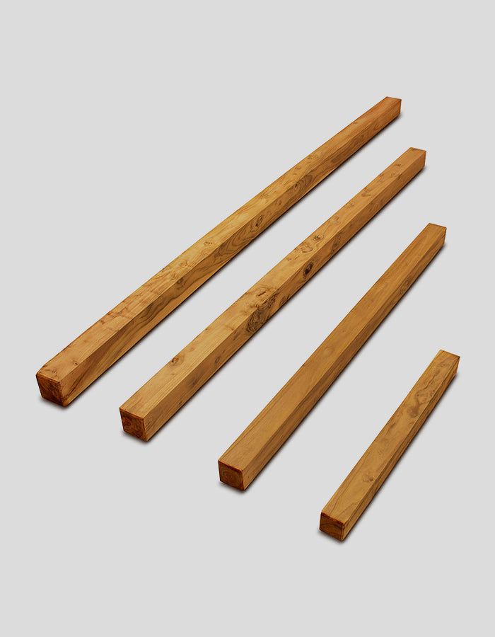 Vierkante stelten gemaakt van robiniahout