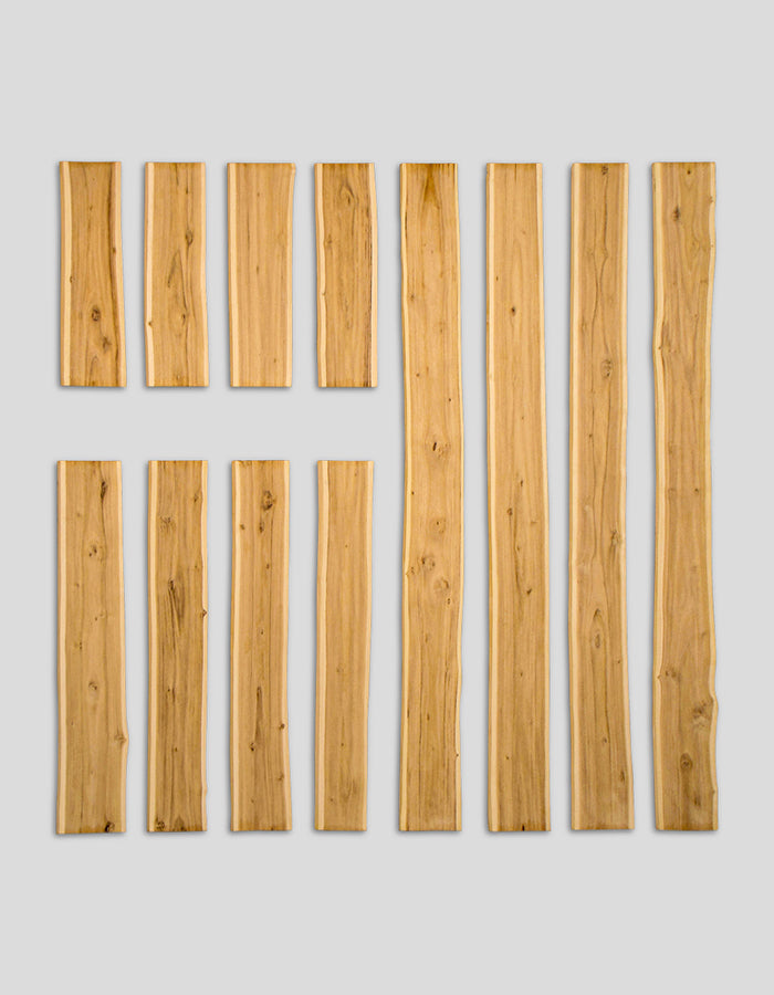 Gevelbekleding van houten latten, zonder randafwerking, geschuurd, gemaakt van robiniahout.