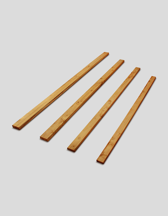 Bretter gehobelt und gefast aus Robinienholz