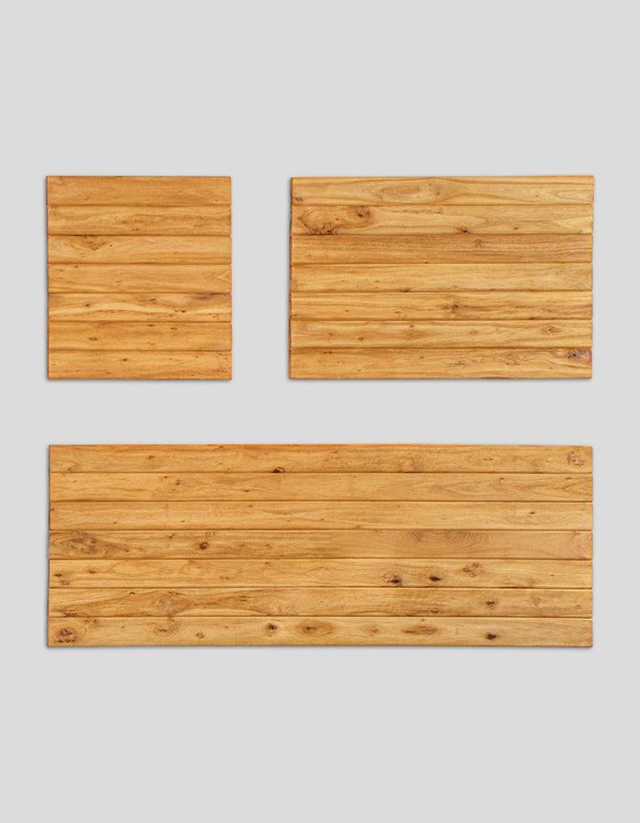 Gevelplanken met messing-en-groefverbinding, geschaafd uit robiniahout.