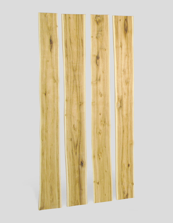 Geschaafde planken (zonder randen); randen geschild, gladgemaakt en geschuurd, gemaakt van robiniahout.