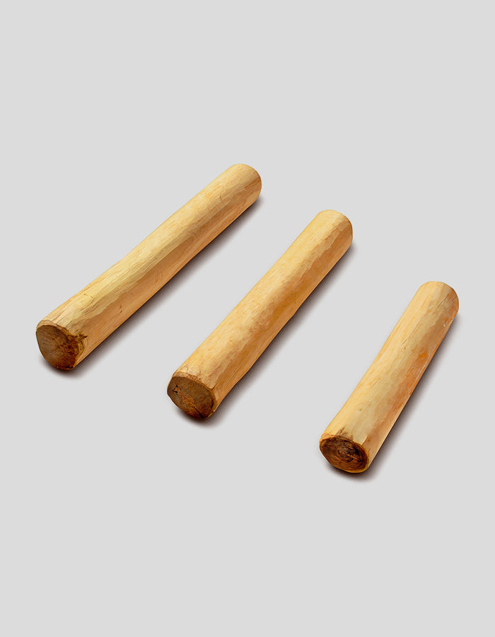 Natuurlijke ronde bolder, extra recht, geschild en gladgemaakt, van robiniahout.