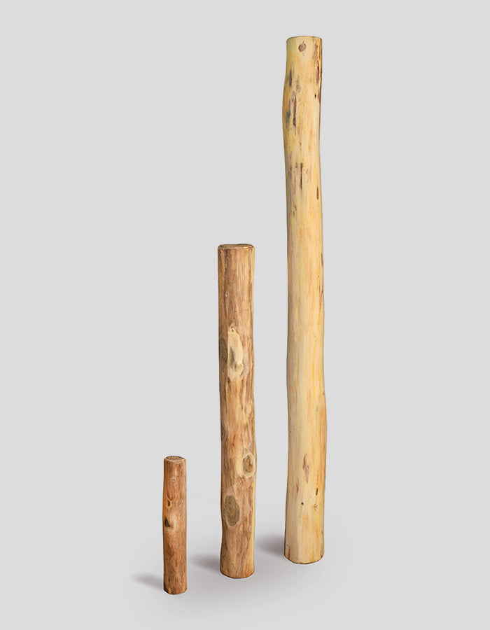 Ronde, extra rechte houten palissaden, geschild, gladgemaakt en geschuurd, gemaakt van robiniahout.