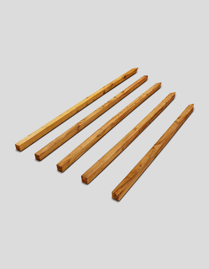 Wijnstokpalen gemaakt van robiniahout