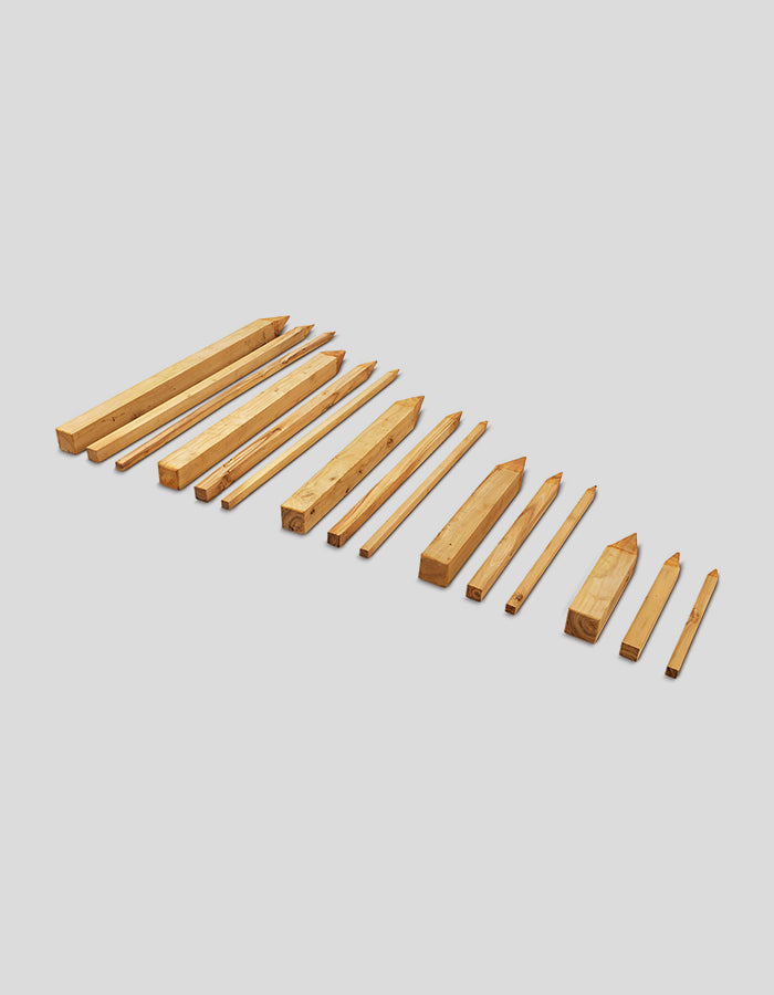 Staven van robiniahout, gemaakt van robiniahout.