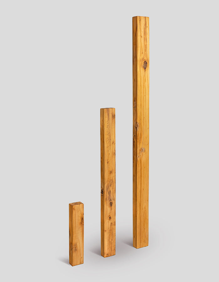 Rechthoekige stelten gemaakt van robiniahout