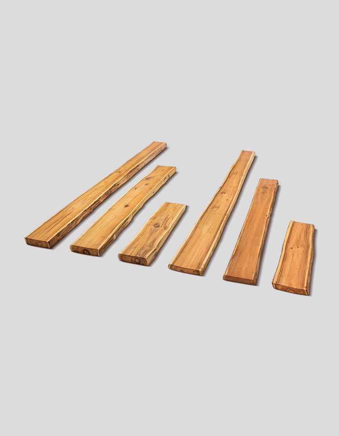 Planks unedged, rough from robinia wood