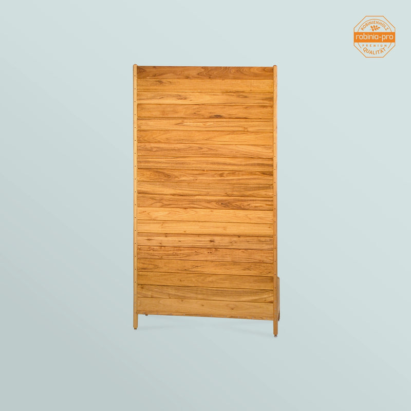 Robinia-Pro privacyscherm met stenen voet. 