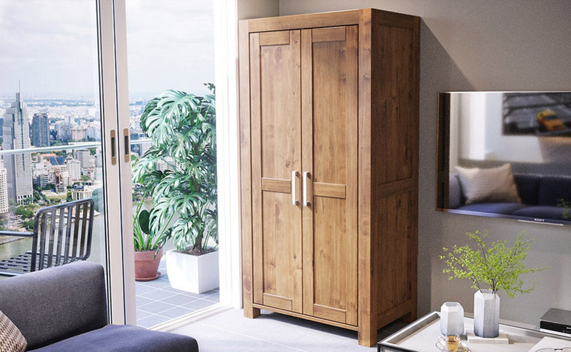 NATURA Kleiderschrank aus Birkenholz – 2-türig mit Regalen für mehr Ordnung und Stil